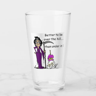 Über dem Trinkglas des Hügels Glas