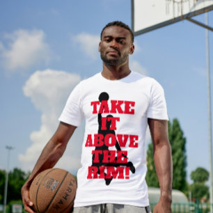 Über dem Ziel   Basketball-Phrase mit orangefarben T-Shirt
