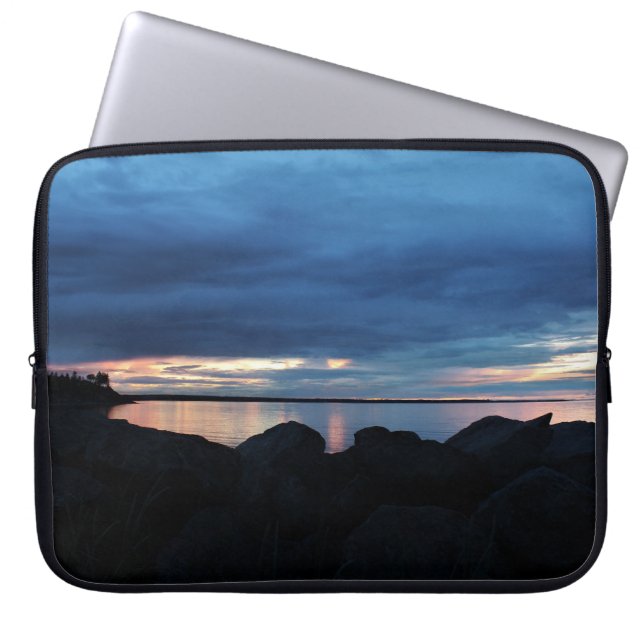 Über den Felsen hinaus Laptopschutzhülle (Vorderseite)