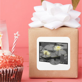 Über den Rahmen hinaus blühen Quadratischer Aufkleber