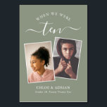 Über die Jahre paare Foto Hochzeit modern Tischnummer<br><div class="desc">Erinnern Sie sich an Ihre Hochzeitsempfang-Tischnummern - Diese eleganten, einfachen Tischnummern bieten Ihnen die Möglichkeit, ein Foto der Braut und des Bräutigams im gleichen Alter wie die Tischnummer, die Braut- und Bräutigamen und das Hochzeitsdatum einzufügen. Die Hintergrundfarbe ist grün mit weißem Text, aber diese können in jede Farbe geändert werden,...</div>