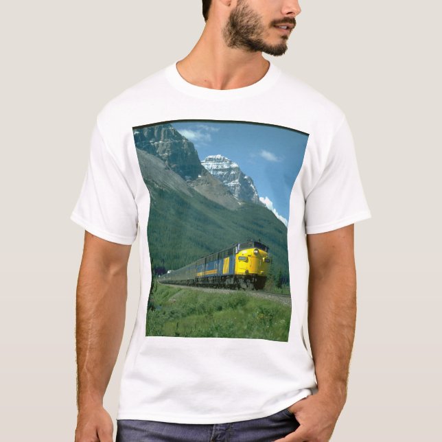 Über FP-7 #6302 Führungen Zug #2_Trains T-Shirt (Vorderseite)