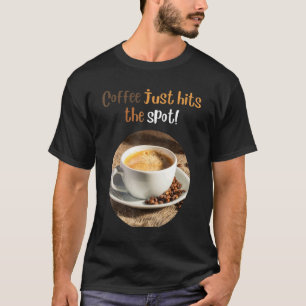 über Kaffee Kaffee trifft einfach ins Schwarze T-Shirt