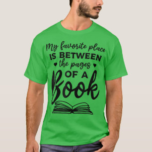 Über meinem Lieblingsplatz zwischen den Seiten buc T-Shirt