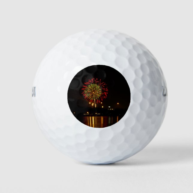 Über Mississippi explodieren rote und grüne Feuerw Golfball (Vorderseite)