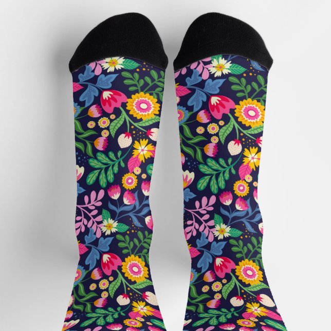 Über schwarzem Hintergrund mit Blumen Socken (Oben)