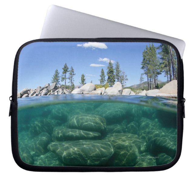 Über und unterhalb des Tahoe-Sees Laptopschutzhülle (Vorderseite)
