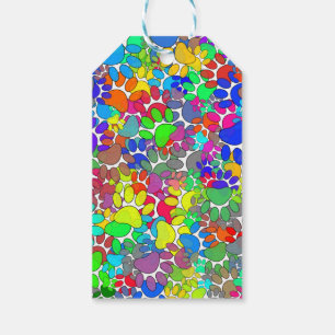 Überall drucken viele Hunde-Pfoten Geschenkanhänger