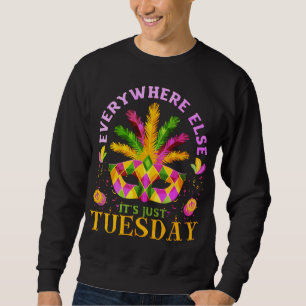 ÜBERALL IST ES NUR DIENSTTAGS SPASS MARDI GRAS SWEATSHIRT