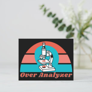 Überanalysierer - Mikroskopischer Labortechniker Postkarte