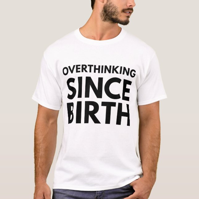 ÜBERDENKEN SEIT DER GEBURT FUNNY HUMOR TYPOGRAPHIE T-Shirt (Vorderseite)