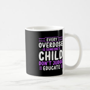 Überdosierung Bewusstsein Dont Judge Bildung Lila  Kaffeetasse