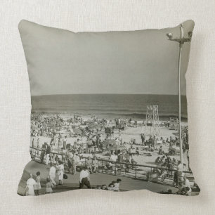 Überfüllter Strand Kissen
