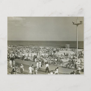 Überfüllter Strand Postkarte