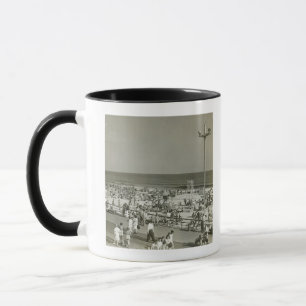 Überfüllter Strand Tasse