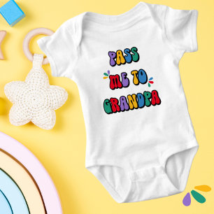 Übergib mich an Opa Lustig und Sprühsig Baby Strampler
