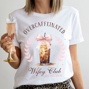 Überkoffeinierte Wifey Club Iced Coffee Bow Mrs. T-Shirt