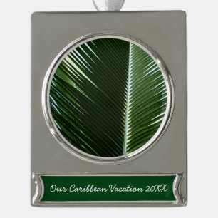Überlappen von Palm Fronds Tropical Green Abstrakt Banner-Ornament Silber