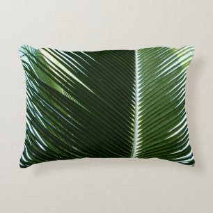 Überlappen von Palm Fronds Tropical Green Abstrakt Dekokissen