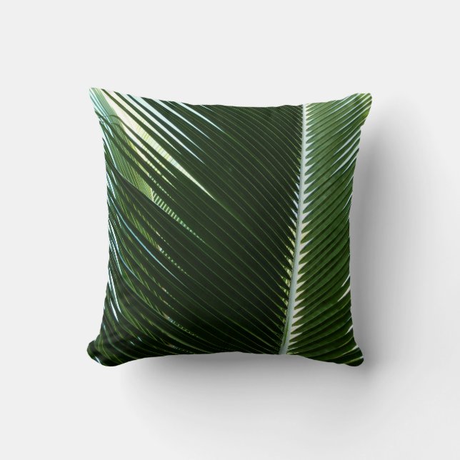 Überlappen von Palm Fronds Tropical Green Abstrakt Kissen (Vorderseite)