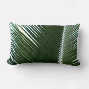 Überlappen von Palm Fronds Tropical Green Abstrakt Lendenkissen