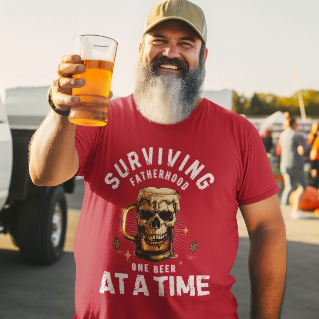 Überleben von Vaterschaft und Bier T-Shirt (Von Creator hochgeladen)
