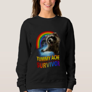 Überlebender einer Bauchschmerzen-Raccoon Meme Sweatshirt