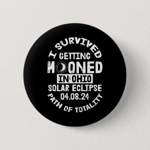 Überlebte Bewölkung in Ohio Solar Eclipse Apri Button