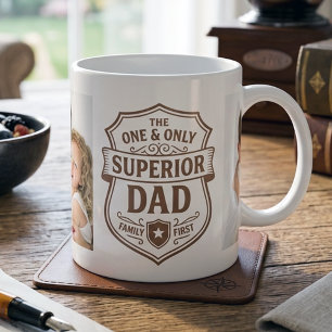 Überlegener Papa Familienfoto-Emblem Braun  Jumbo-Tasse