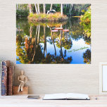 Überlegungen: Palmen im Park des Teiches Leinwanddruck<br><div class="desc">Das atemberaubende Foto auf dieser umhüllten Leinwand trägt den Titel "Reflections: Palms in the Pond". Die malerische Landschaft wurde an einem der meist fotografierten Orte Zentralfloridas - den Bok Tower Gardens - eingefangen. Die wunderschönen botanischen Gärten im Lake Wales, Florida ist eine National Historic Sehenswürdigkeit. Das Objektiv der Kamera und...</div>