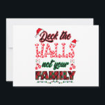 Überprüfen Sie die Hallen, nicht Ihre Familie Feiertagskarte<br><div class="desc">Dieses witzige Weihnachtsdesign bringt Freude für Ihre Familie und Freunde bei der Feier der Ferien. Ein absolutes Muss für Ansammlungen machen wunderbare Erinnerungen und feiern die Saison mit Lachen</div>