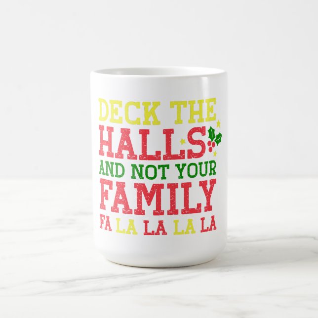 Überprüfen Sie die Hallen und nicht Ihre Familie Kaffeetasse (Mittel)