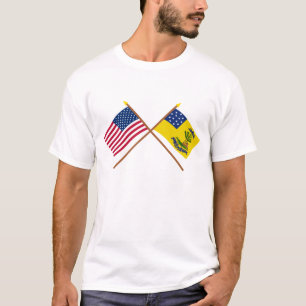 Überquerte US- und US-amerikanische Flaggen T-Shirt