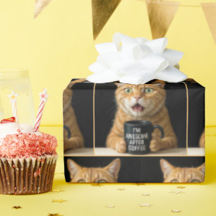 Überraschende Orangenkatze mit einem lustigen Blac Geschenkpapier