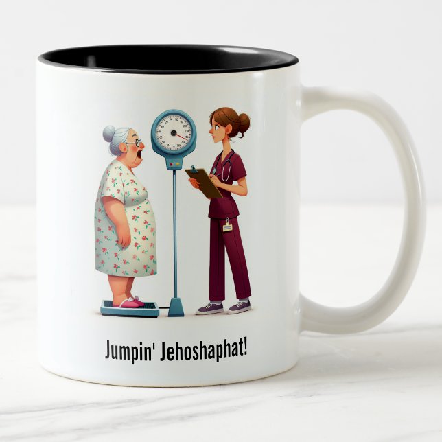 Überraschte Senior vs Evil Scale Zweifarbige Tasse (Von Creator hochgeladen)