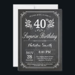 Überraschung 40. Geburtstag Einladung Chalkboard<br><div class="desc">Überraschung 40. Geburtstag Einladung mit rustikalem Chalkboard Hintergrund und Floral Blume Muster, Schwarz und Weiß. Erwachsener Geburtstag. Männer oder Frauen zum Geburtstag. Kinder Junge oder Mädchen Lady Teenage Teenage Bday Einladen. 13. 15. 16. 18. 20. 21. 30. 40. 50. 60. 70. 80. 90. 100. Jedes Alter. Für weitere Anpassungen klicken...</div>