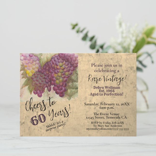 Überraschung 60. Geburtstag Wein Thema Einladung (Stehend Vorderseite)