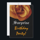 ÜBERRASCHUNG Birthday Gold Rose Individuelle Name Einladung<br><div class="desc">Das Gold- und Schwarz-Rose-Design ist eine hübsche und elegante Art, die Leute zu einem SURPRISE Geburtstagsfest einzuladen. Der gesamte Text ist vollkommen anpassbar. Sie können mit verschiedenen Papiertypen experimentieren, indem Sie auf den Reiter "Einladungs-Optionen" oben rechts klicken. Obwohl dieses Design auf einem Grundpapier ist, empfehle ich das Leinenpapier, das Ihre...</div>