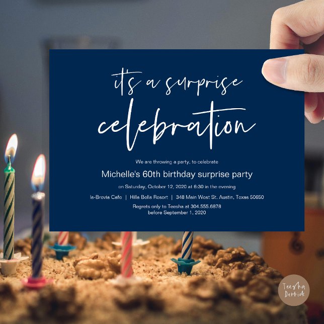 Überraschung Geburtstagsfeier Einladung (Surprise Birthday Party Celebration Invitation Card, PDF, in Navy Blue)