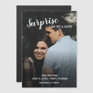 Überraschung Wir haben ein Datum für die Hochzeit Magneteinladung