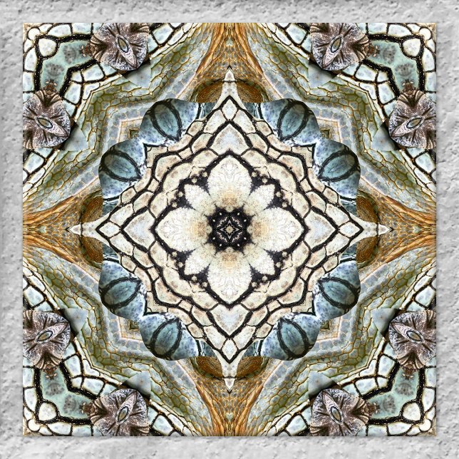 Übersicht über die geometrische Keramik von Mosaik Fliese (Ceramic tile featuring a geometric design based on original animal skin prints)