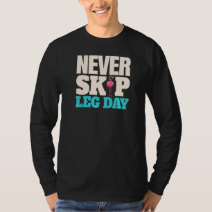 Überspringen Sie Leg Day Pink Flamingo Legs Bodybu T-Shirt