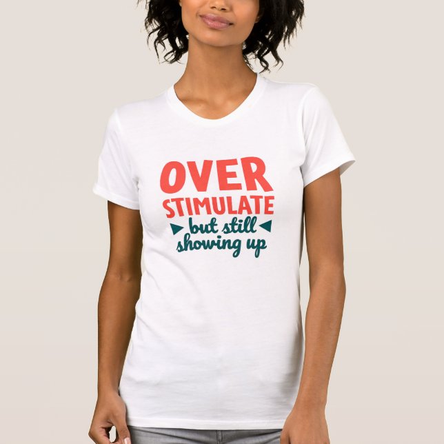 Überstimuliert, aber immer noch da - Text T-Shirt (Vorderseite)