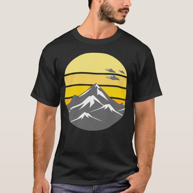 Ufo Above Moutains T-Shirt (Vorderseite)