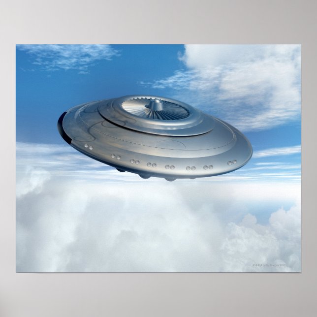 UFO fliegt durch bewölkten Himmel. Poster (Vorne)