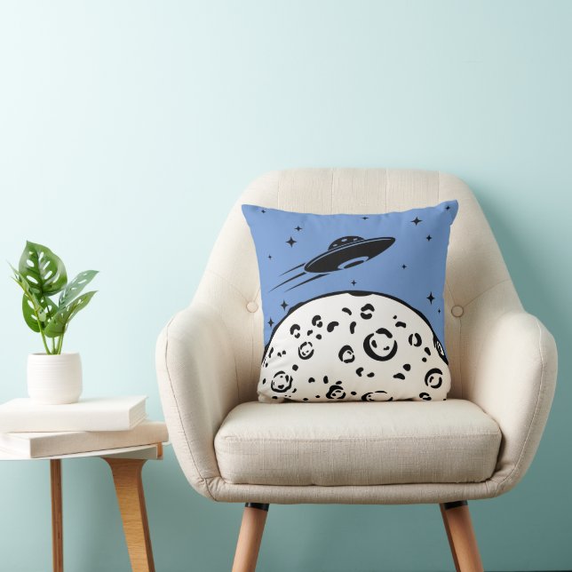 UFO über Moon Cornflower Blue Throw Kissen (Stuhl )