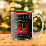 Ugg Christmas Sweater Nordic Strick Name Chalkboar Zweifarbige Tasse<br><div class="desc">"Iss, trinke und sei hässlich." Feiern Sie die Feriensaison in "style" mit dieser einzigartigen Kaffeemaschine-Tasse! Ein niedliches, nordisches Strick-Paradies aus Kalkbäumen, Rentieren, Ziergegenständen, zusammen mit spielerischer "Pullover"-Typografie in Rot, Grün und Aquablau, überlagert einen Kalkboardhintergrund. Personalisieren Sie mit Ihrem Namen. Genießen Sie die Wärme und Freude der Ferienzeit, wenn Sie sich...</div>