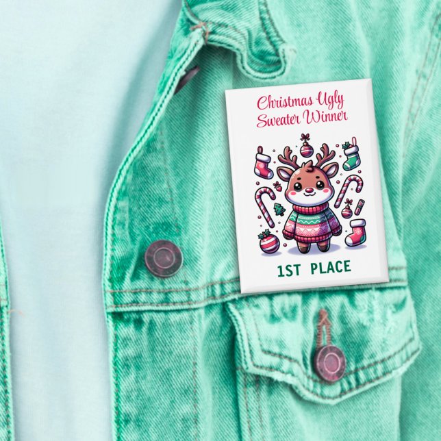 Ugg Christmas Sweater Rentier Gewinner 1. Platz Button (Von Creator hochgeladen)