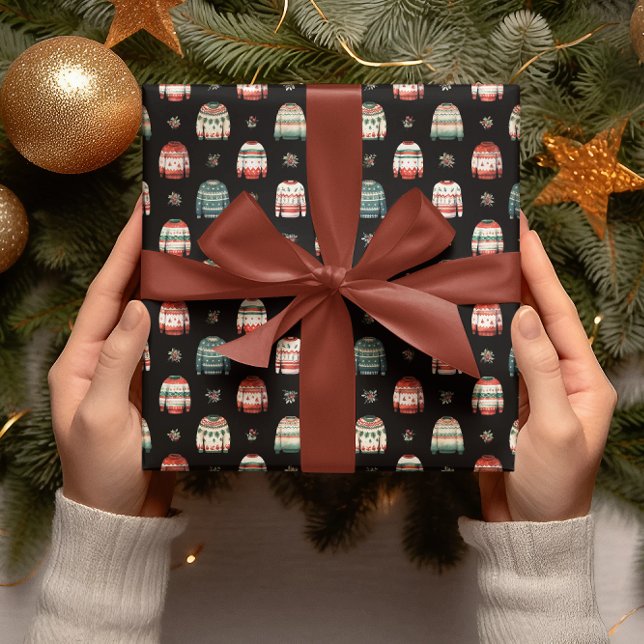 Ugly Christmas Sweater | Holly and Berries Pattern Geschenkpapier (Ugly Christmas Sweater Holly and Berries Pattern Wrapping Paper)