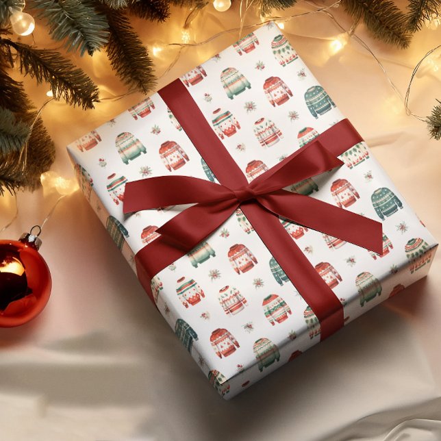 Ugly Christmas Sweater | Holly and Berries Pattern Geschenkpapier (Ugly Christmas Sweater Holly and Berries Pattern White  Wrapping Paper)